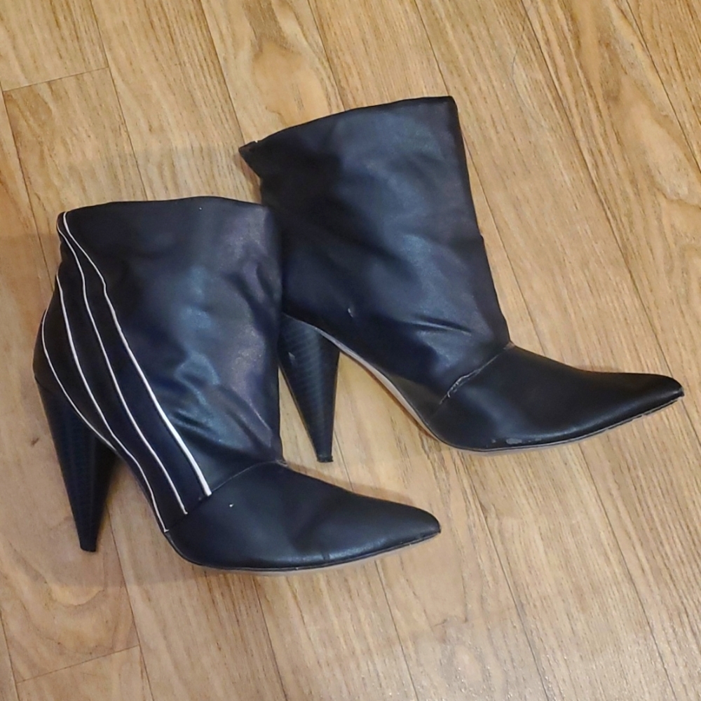 Beau+Ashe Black Booties w/stripes Size 11